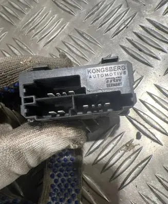 Volvo XC90 Seat heating relay 30795503 211885 A08U152