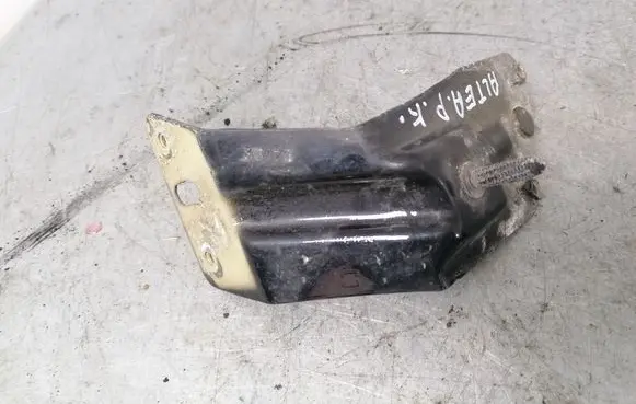 Seat Altea XL Fender mounting bracket 5P0821135