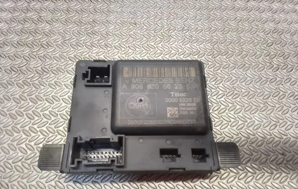 Mercedes-Benz Sprinter W906 Door control unit/module A9068205626