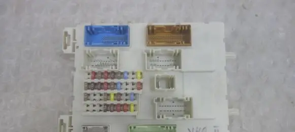 Volvo V40 Fuse module 31394964 8339999565 290814J