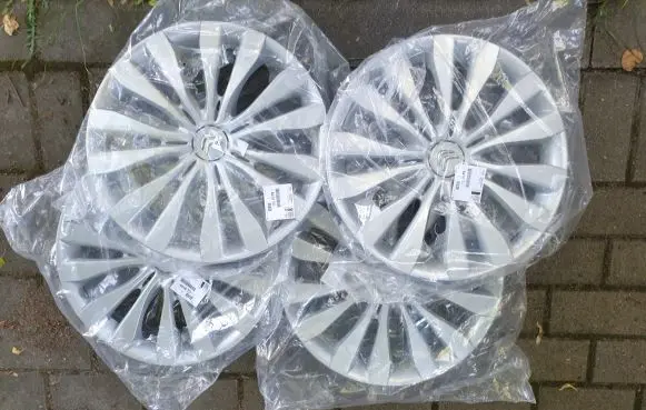 Citroen DS4 R15 wheel hub/cap/trim 7416T0