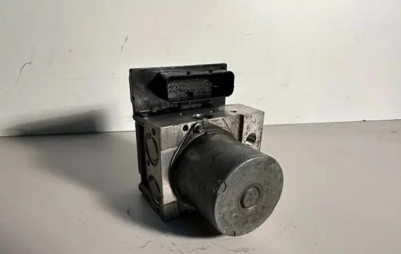 BMW 5 E60 E61 ABS Pump 6758743