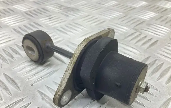 Engine mount bracket