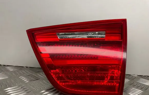 Tailgate rear/tail lights