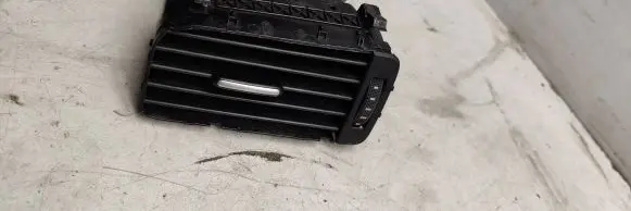Volkswagen Jetta VI Dashboard side air vent grill/cover trim 5c6819703
