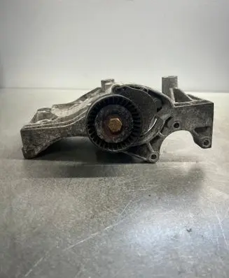 Opel Insignia A A/C compressor mount bracket 55562863