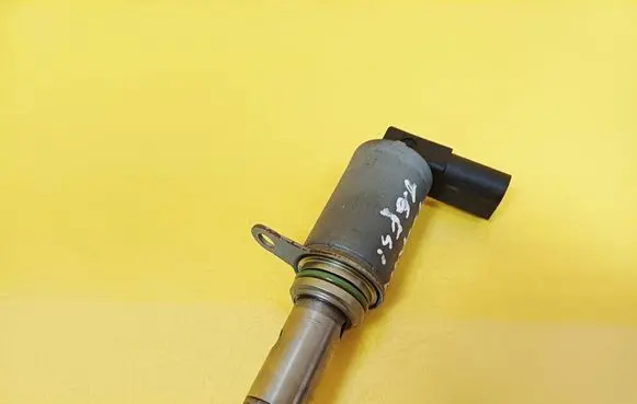Volkswagen Touran I Camshaft vanos timing valve 03C906455