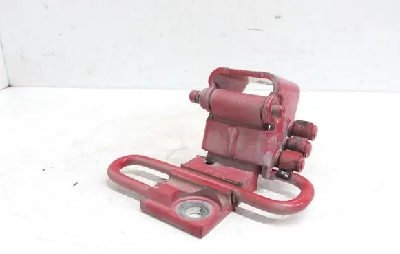 Seat Leon (1P) Front door lower hinge 6Q0831