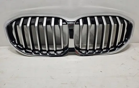 BMW 1 F40 Front grill 7450957