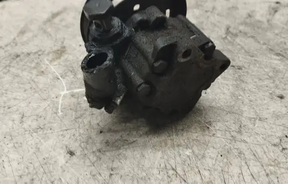 Volkswagen PASSAT B5 Power steering pump 8D0145155Q 7691955185