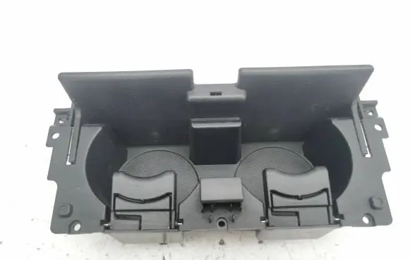 Suzuki Grand Vitara II Cup holder front 