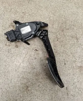 Opel Insignia A Accelerator throttle pedal 6PV00976501 07012016 13237356