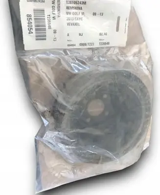 Volkswagen Golf VI Crankshaft pulley 038105243M