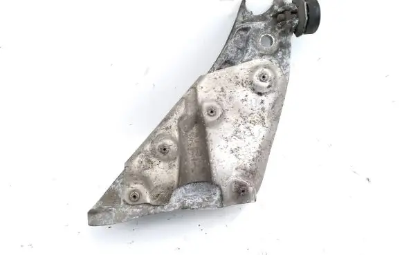 BMW X5 E70 Engine mounting bracket 6772680