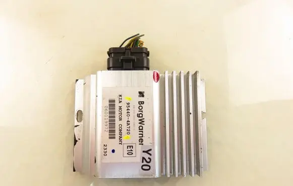 KIA Sorento Transfer box differential control unit 954404A720