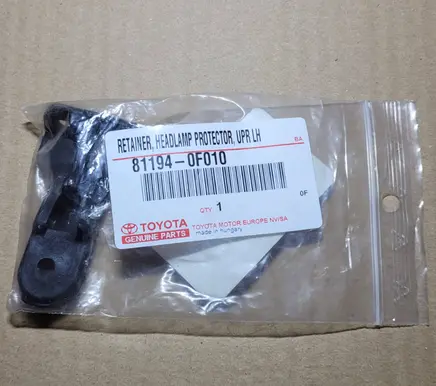 Toyota Corolla Verso AR10 Headlight/headlamp mounting bracket 811940F010