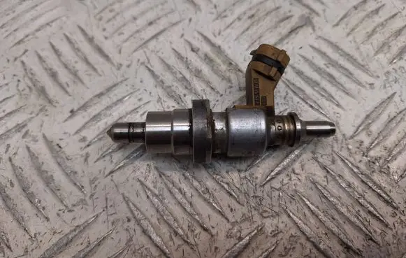 Toyota Corolla Verso AR10 Fuel injector 2371026011 2371026010 003019H