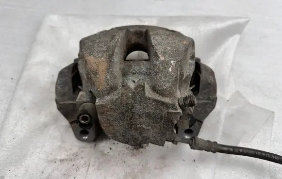 Volvo S90, V90 Front brake caliper 31381552