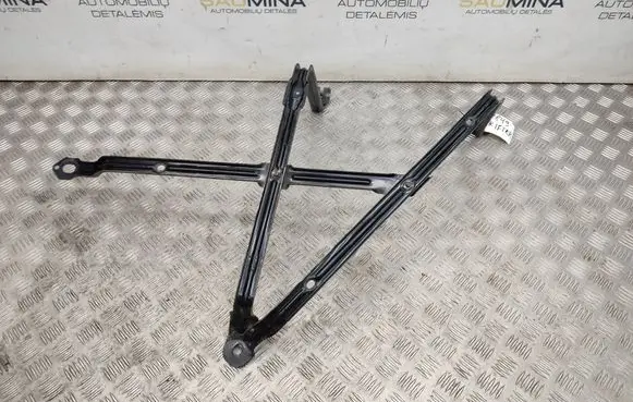 Fuel tank mounting bracket