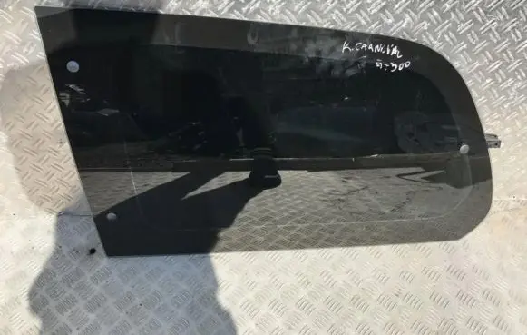 KIA Carnival Rear side window