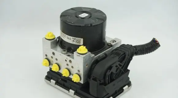 Nissan Navara D40 ABS Pump 476605XA0A