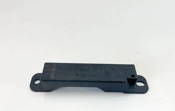 Mercedes-Benz SL R231 Aerial antenna amplifier A1668200075 1668200075