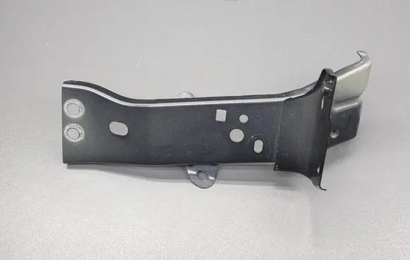 Mazda 3 III Fender mounting bracket 