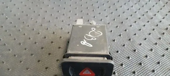 Volkswagen Golf IV Hazard light switch 1J0953235C