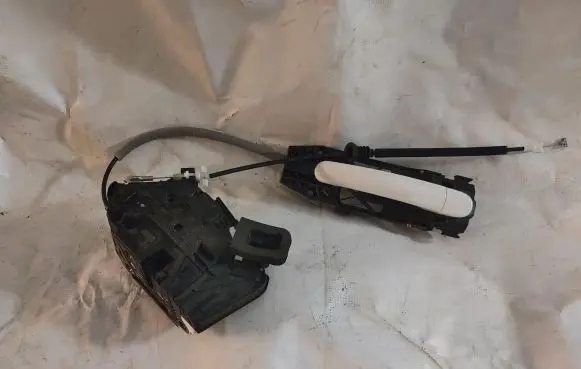 Skoda Yeti (5L) Front door lock (next to the handle) 527680