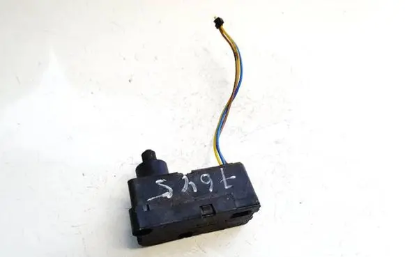 Headlight level adjustment motor