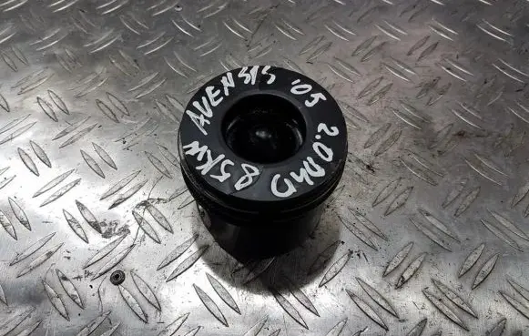 Toyota Avensis T250 Piston nenustayta