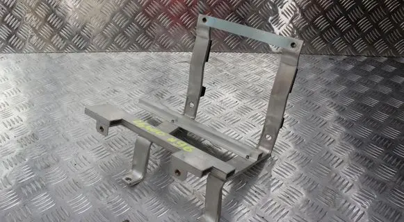 Lexus LS 400 Bracket in trunk/boot 