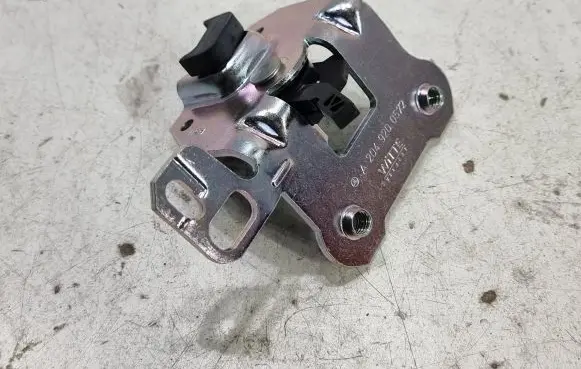 Mercedes-Benz CLS C218 X218 Seat back rest lock catch A2049200572