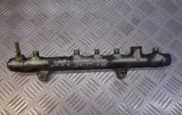 Renault Megane II Fuel main line pipe 8200330912