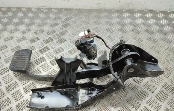 Volvo XC70 Brake pedal 313173316
