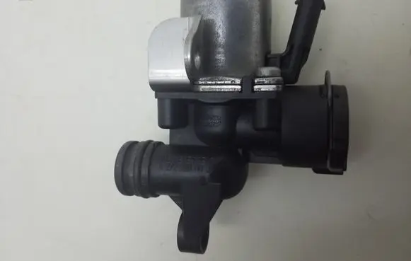 Mercedes-Benz CLS C219 Coolant heater control valve A2722000031