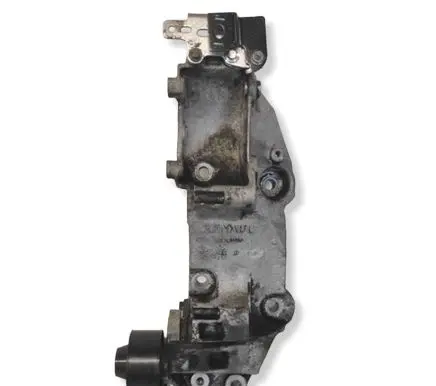 Opel Vivaro Generator/alternator bracket 8200527320