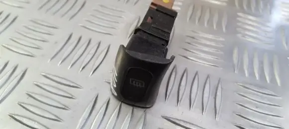 Nissan Serena Windscreen/window heater switch