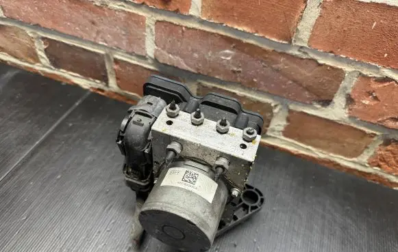 Mercedes-Benz Sprinter W907 W910 ABS Pump A9079008304