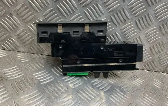 Volvo V70 Electric window control switch 9452959