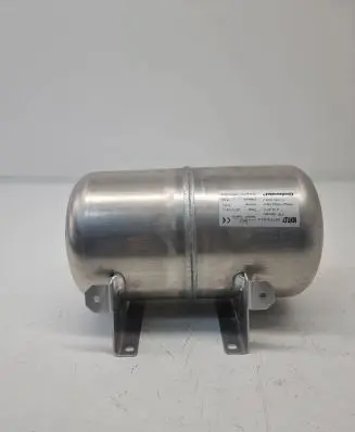 Vacuum air tank