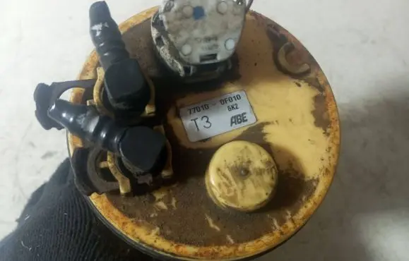 Toyota Corolla Verso AR10 Fuel level sensor 770100F010