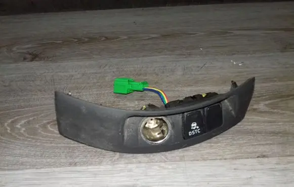 Volvo V50 Cigarette lighter 05W18T 8691530 8686026