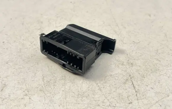 Audi Q3 F3 Rear glass lock/latch Q712 4M0972996A
