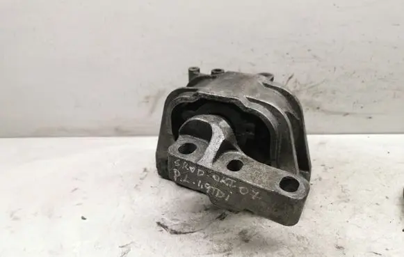 Skoda Octavia Mk2 (1Z) Engine mount bracket 1K0199262