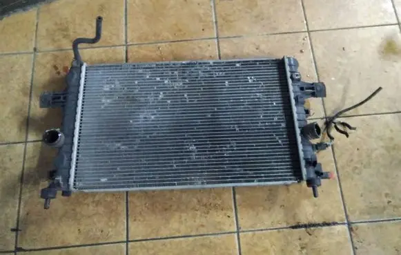 Opel Zafira B Coolant radiator
