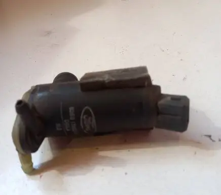 Ford Focus Windscreen/windshield washer pump 93BB17K624BA