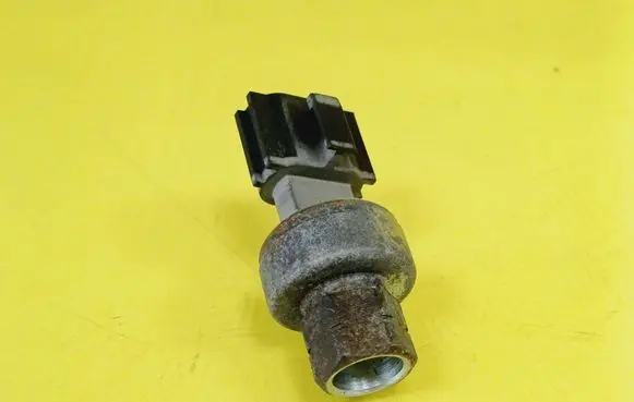 Mitsubishi Colt Air conditioning (A/C) pressure sensor T142CP151