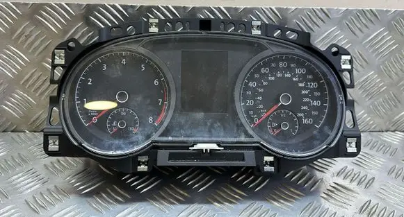 Volkswagen Golf VII Speedometer (instrument cluster) 5G1920940D