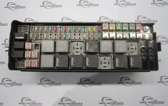 Land Rover Discovery 3 - LR3 Fuse module 2008536476